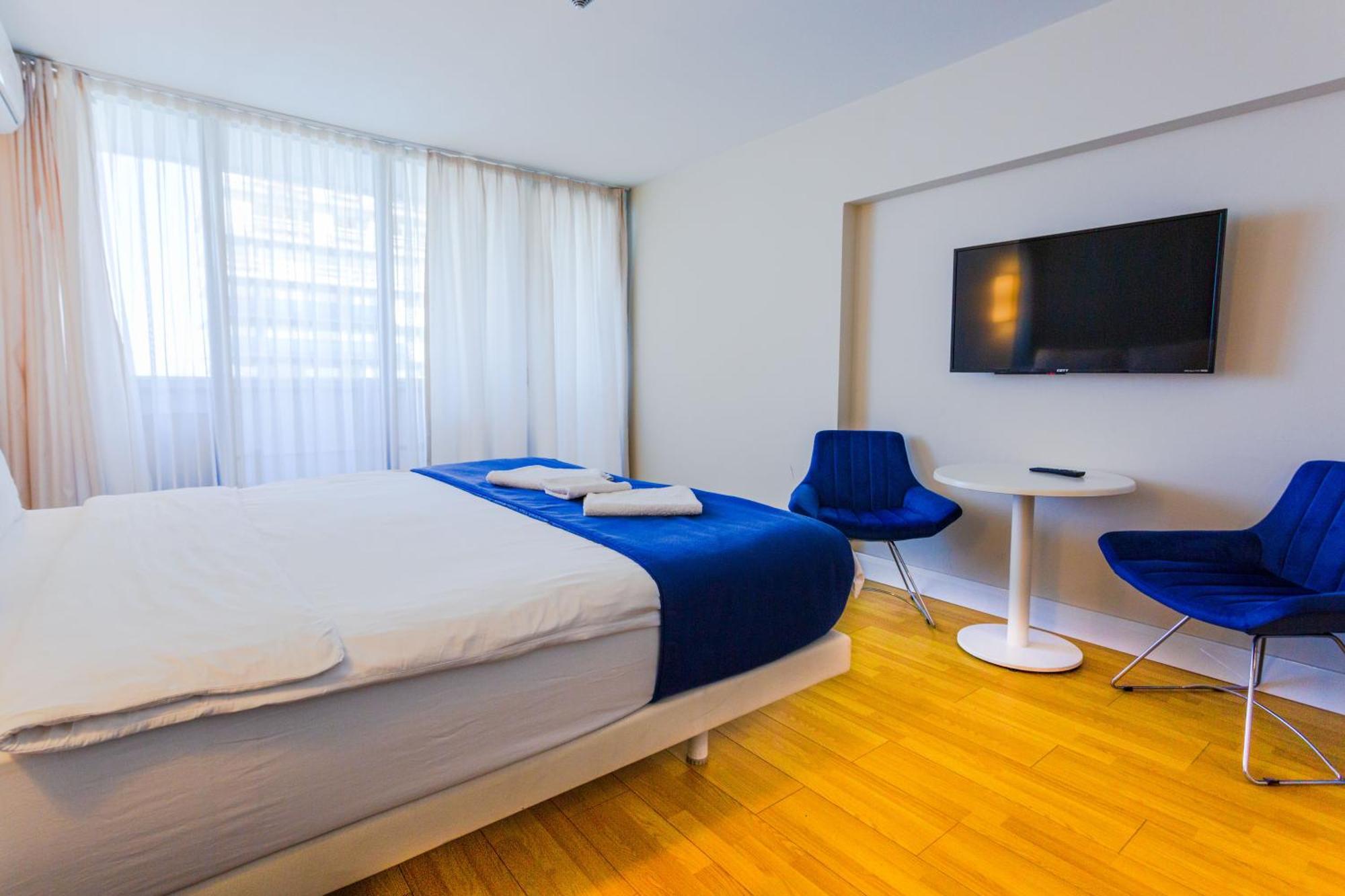Best Location Apartments In Batumi Room photo